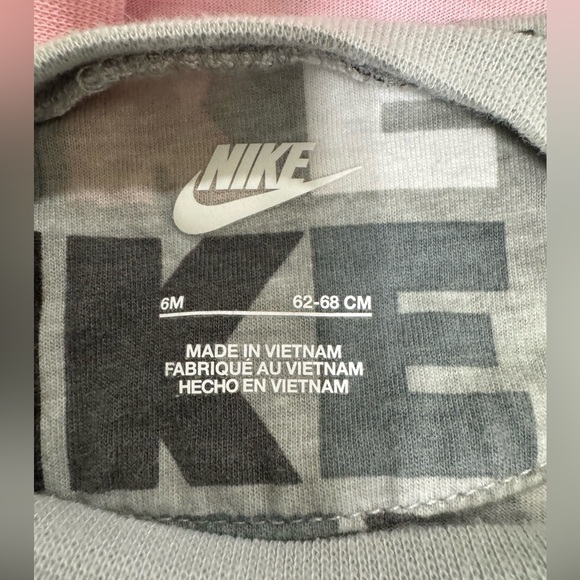 6 Months —2 Piece Nike Onesie Bundle - Picture 3 of 5